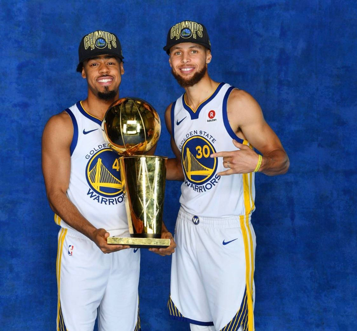 手感爆棚！新疆外援纳托尔半场7中6贡献15分（手感火热！新疆外援纳托尔半场7投6中砍下15分）