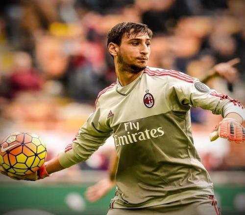 官方：齐达内之子卢卡内收肌受伤，已离开阿尔及利亚队训练营（阿尔及利亚队官方：卢卡·齐达内内收肌受伤，已离开国家队集训营）