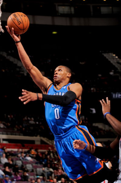 欧联替补出场，范佩西儿子沙奎尔在父亲手下完成费耶诺德首秀（欧联赛场替补亮相，沙奎尔在父亲范佩西麾下上演费耶诺德处子秀）