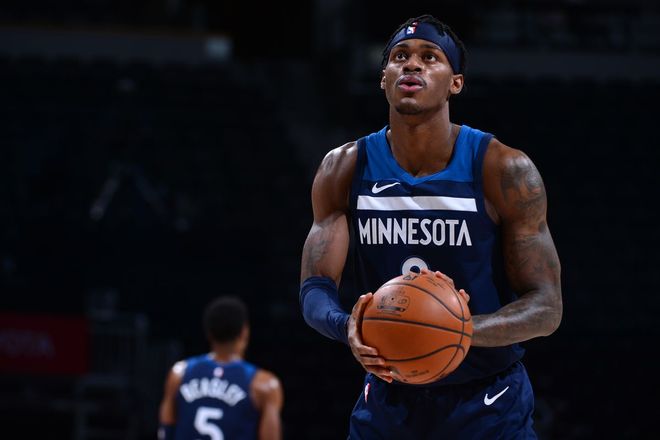 篮球湖人替补锋线表现抢眼（湖人替补锋线发挥出色）