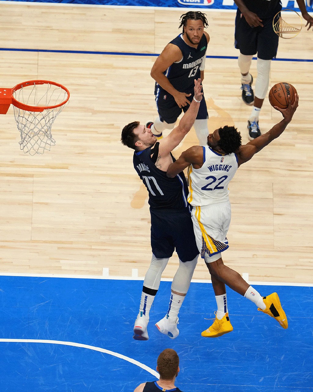 科里纳：正讨论足球中教练喊暂停的可能性，努力寻找解决方案（科里纳：正探讨在足球引入教练暂停的可行性，方案制定加紧推进）