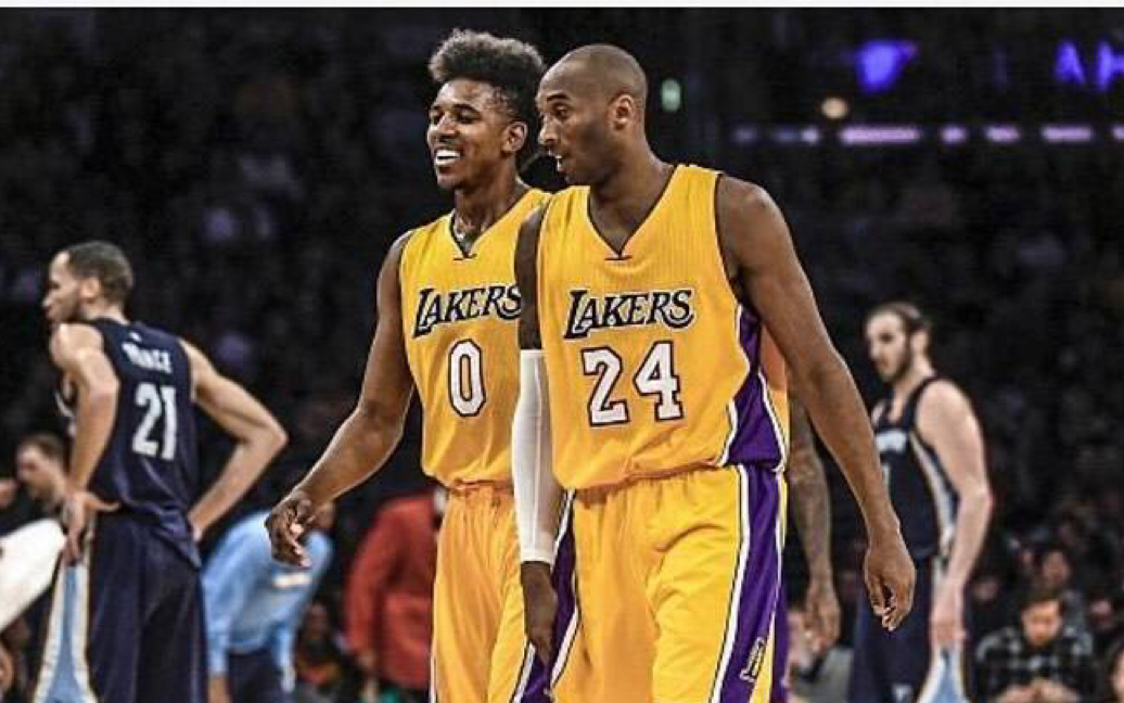 袁甲：成都个别球迷对阿奇姆彭种族歧视的行为必须严惩（袁甲：须严惩成都少数球迷针对阿奇姆彭的种族歧视行为）