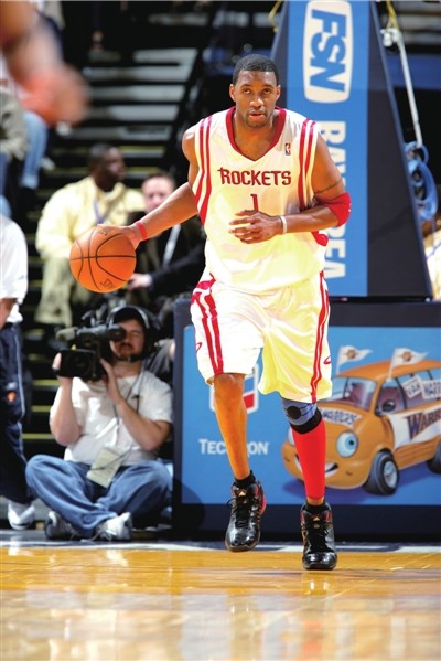 阿夫迪亚空砍37分，马刺115-102击败开拓者，福克斯37分率队稳居西部第五（阿夫迪亚37分难救主，马刺115-102擒开拓者，福克斯轰37分助队稳固西部第五）