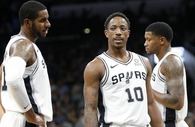 图片报：勒沃库森遭遇多次意外事件，到达曼市时已延误数小时（图片报：勒沃库森旅途中屡遇意外，抵达曼市已晚点数小时）