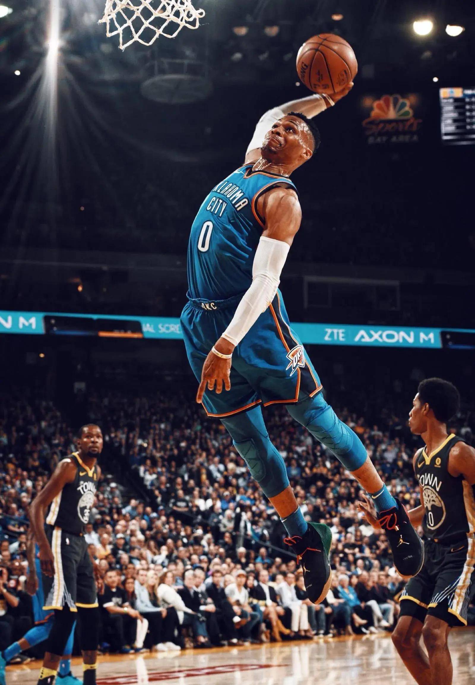 山东泰山稳扎稳打继续高居前列（山东泰山稳步前行，继续位列前茅）